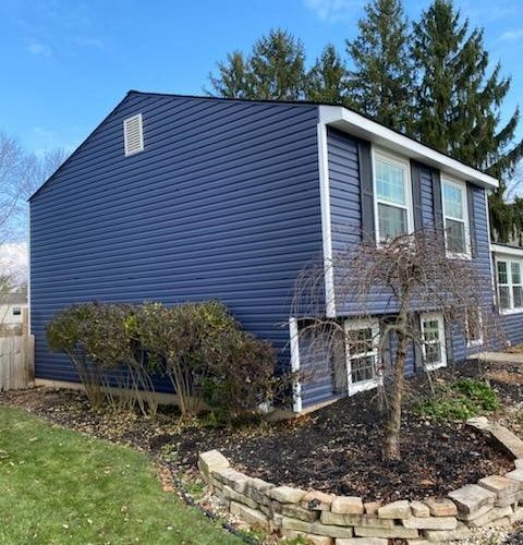 weinowski-siding-royal-marine-blue-with-new-wincre-7700-windows-front-and-side-elevation